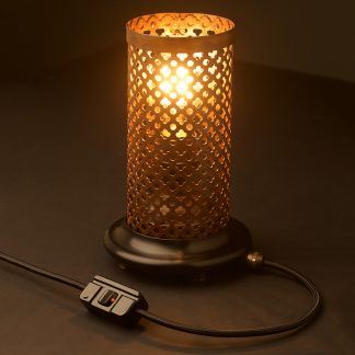 Club and round steel mesh table lamp