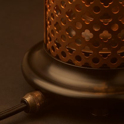 Club and round steel mesh table lamp rusty shade